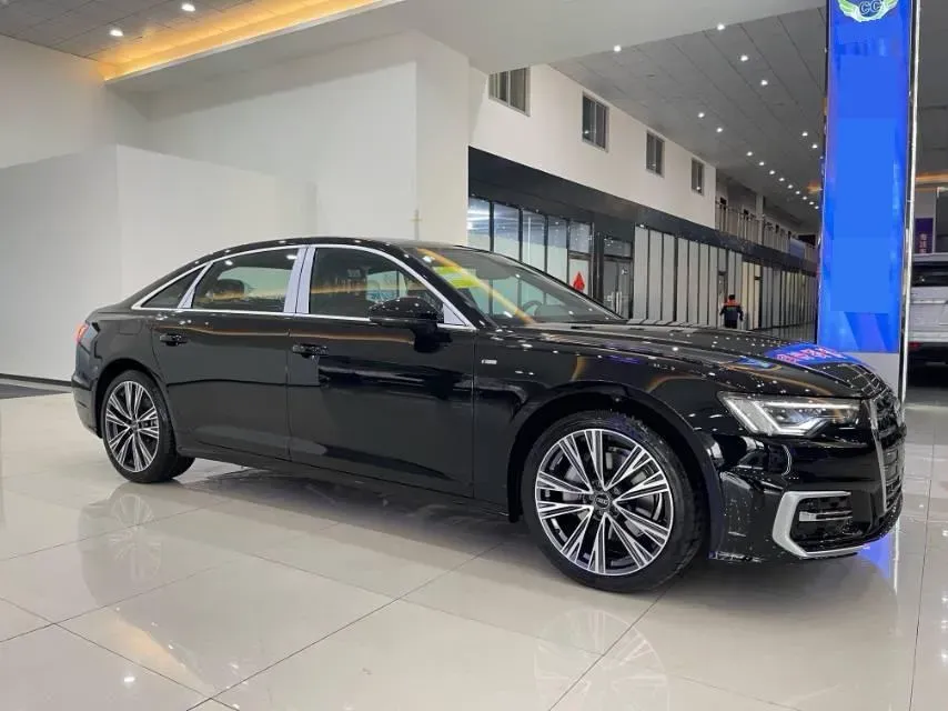 2025 Audi A6L 2.0T 245HP L4 7DCT,autocango,china used car exporter,china ev exporter,chinese used car exporter,chinese used ev exporter