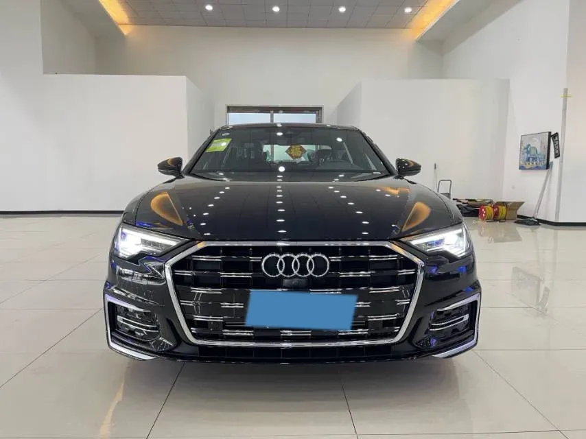 2025 Audi A6L 2.0T 245HP L4 7DCT,autocango,china used car exporter,china ev exporter,chinese used car exporter,chinese used ev exporter