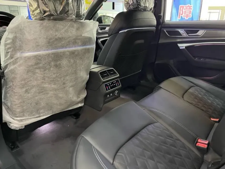 2025 Audi A6L 2.0T 245HP L4 7DCT,autocango,china used car exporter,china ev exporter,chinese used car exporter,chinese used ev exporter