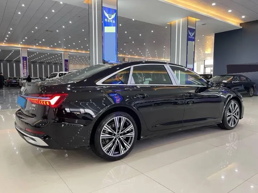 2025 Audi A6L 2.0T 245HP L4 7DCT,autocango,china used car exporter,china ev exporter,chinese used car exporter,chinese used ev exporter