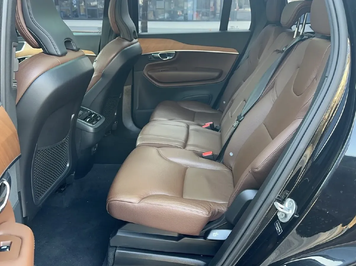 2023 Volvo XC90 2.0T 250HP L4 8AT,autocango,china used car exporter,china ev exporter,chinese used car exporter,chinese used ev exporter