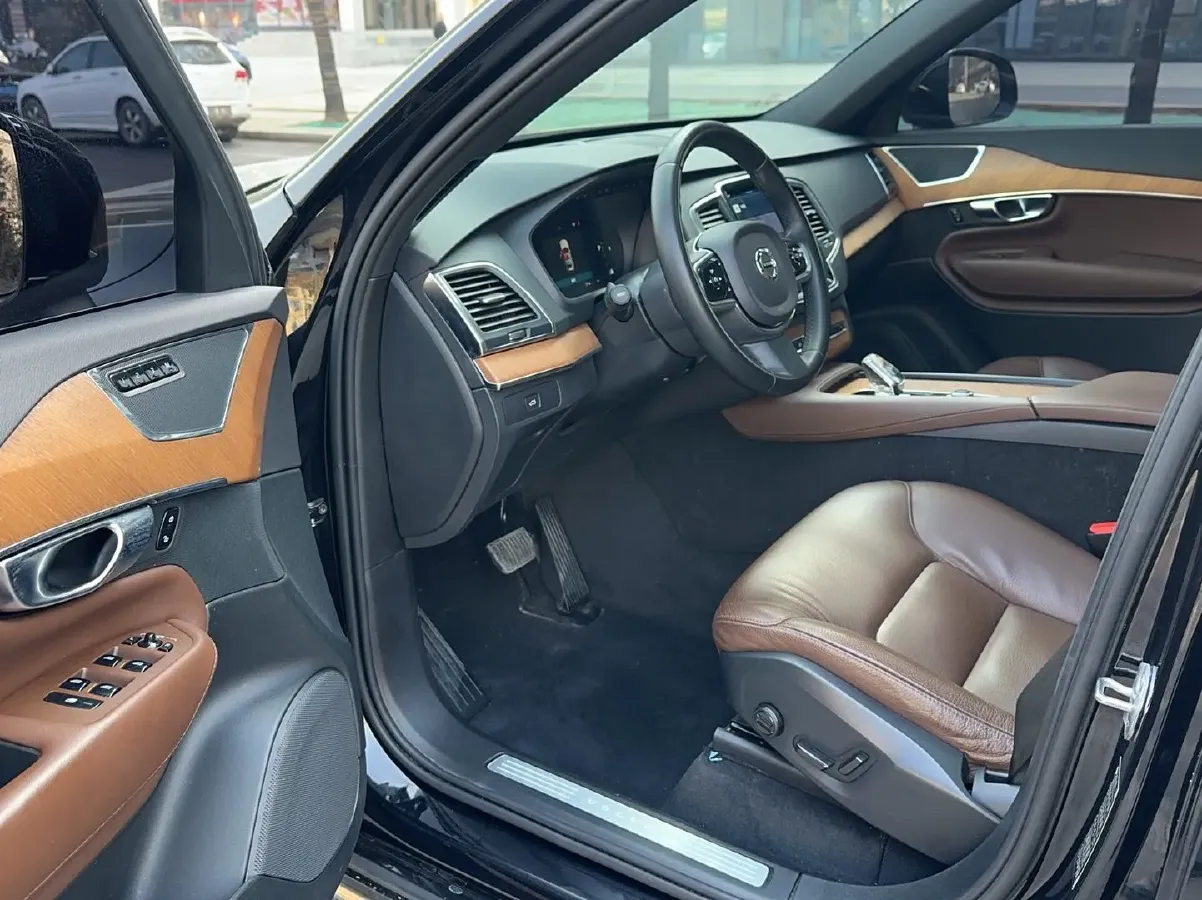 2023 Volvo XC90 2.0T 250HP L4 8AT,autocango,china used car exporter,china ev exporter,chinese used car exporter,chinese used ev exporter