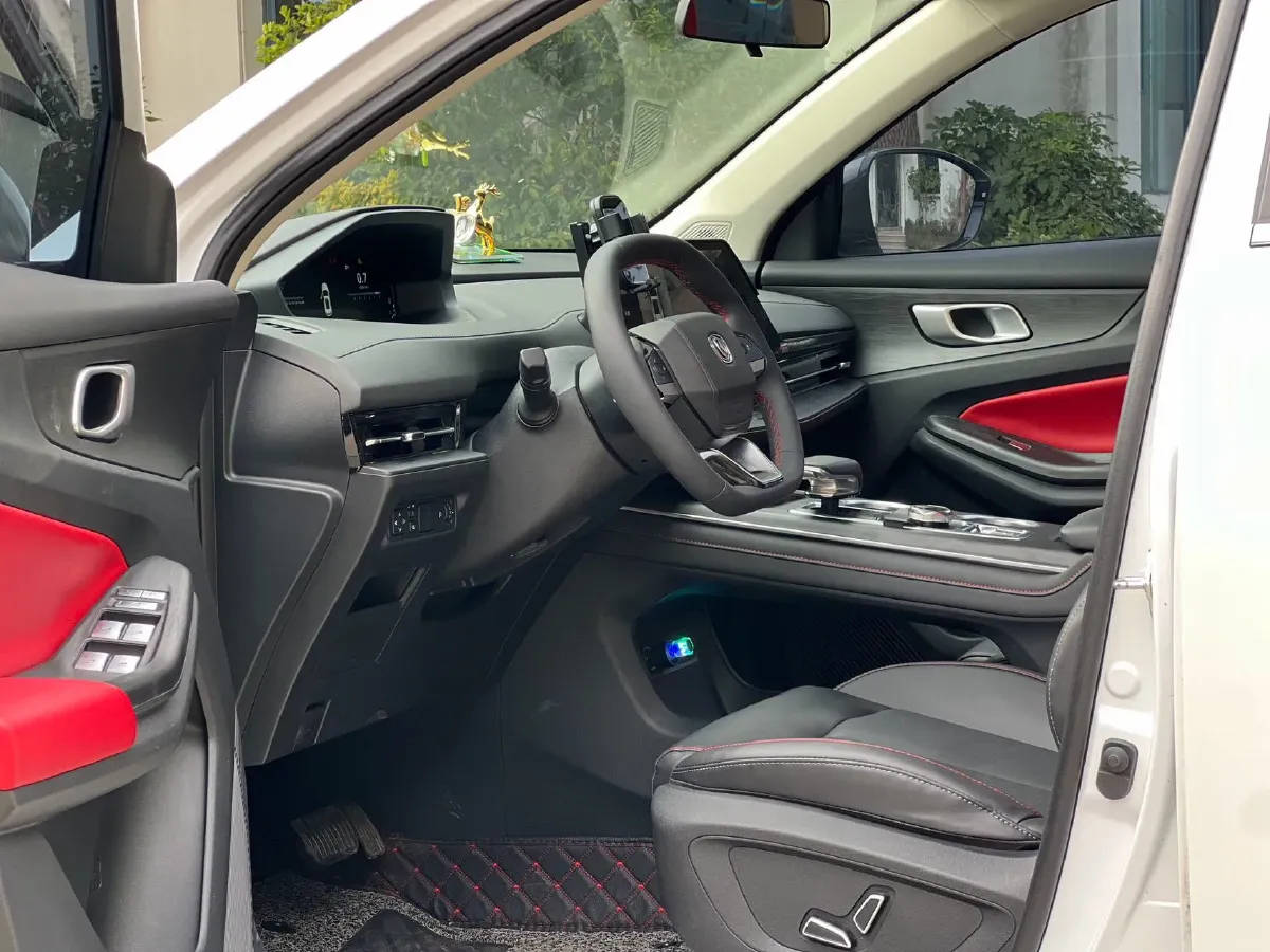 2022 ChangAn Oshan X7 Plus 1.5T 188HP L4 7DCT,autocango,china used car exporter,china ev exporter,chinese used car exporter,chinese used ev exporter