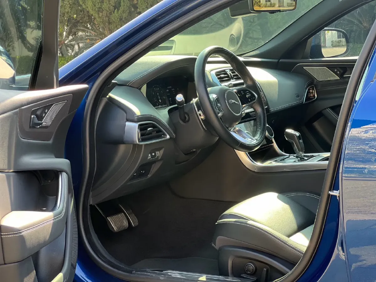 2021 Jaguar XEL 2.0T 250HP L4 8AT,autocango,china used car exporter,china ev exporter,chinese used car exporter,chinese used ev exporter