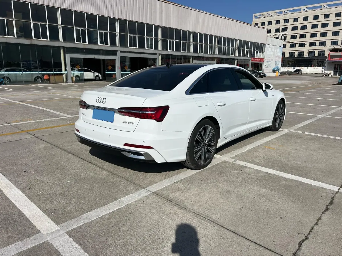 2025 Audi A6L 2.0T 245HP L4 7DCT,autocango,china used car exporter,china ev exporter,chinese used car exporter,chinese used ev exporter