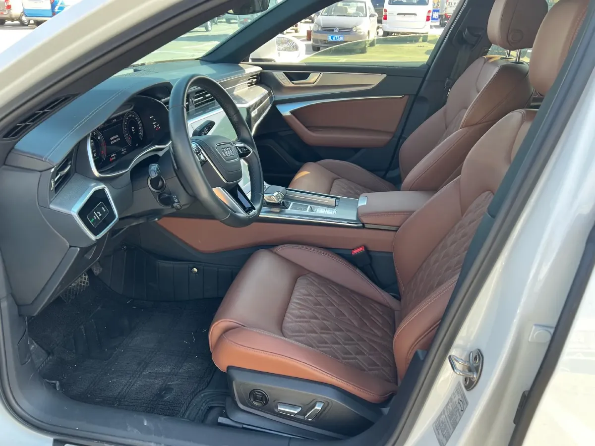 2025 Audi A6L 2.0T 245HP L4 7DCT,autocango,china used car exporter,china ev exporter,chinese used car exporter,chinese used ev exporter