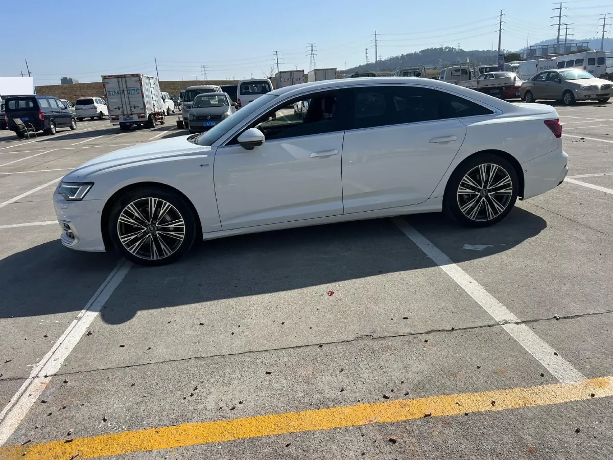 2025 Audi A6L 2.0T 245HP L4 7DCT,autocango,china used car exporter,china ev exporter,chinese used car exporter,chinese used ev exporter