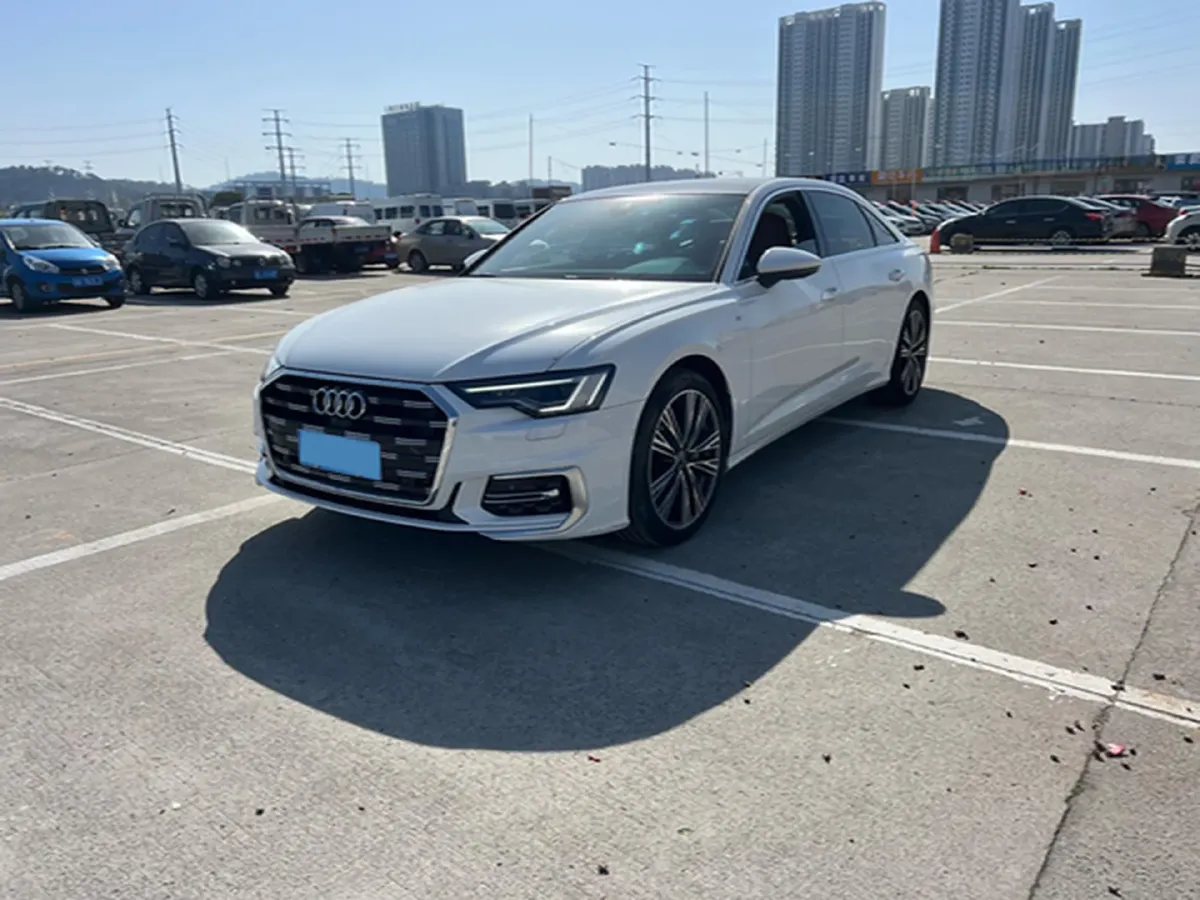 2025 Audi A6L 2.0T 245HP L4 7DCT,autocango,china used car exporter,china ev exporter,chinese used car exporter,chinese used ev exporter