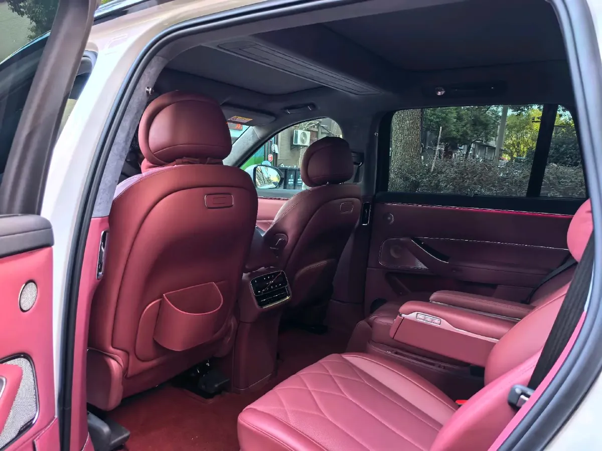 2025 AITO AITO M8 REEV 160HP REEV 53.4KWH,autocango,china used car exporter,china ev exporter,chinese used car exporter,chinese used ev exporter