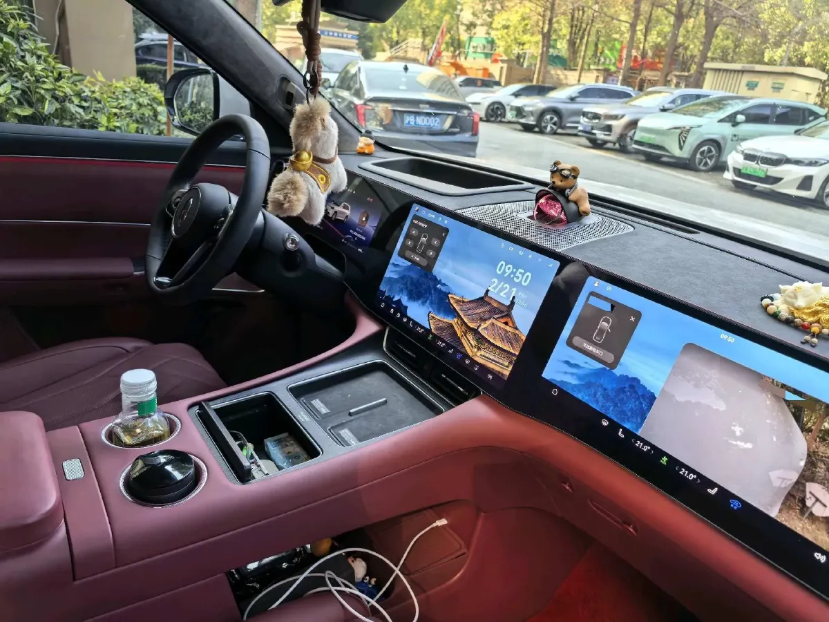 2025 AITO AITO M8 REEV 160HP REEV 53.4KWH,autocango,china used car exporter,china ev exporter,chinese used car exporter,chinese used ev exporter