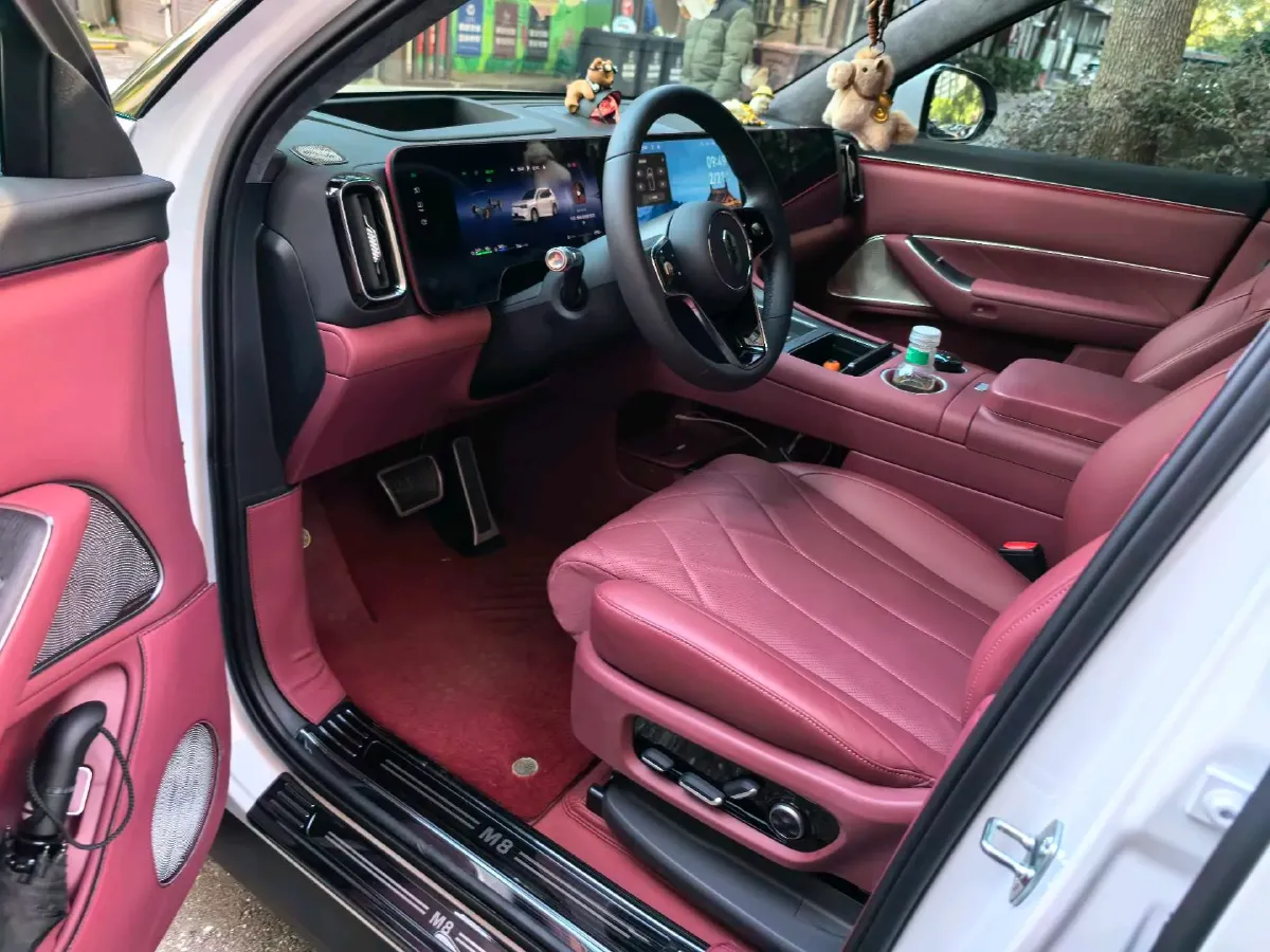 2025 AITO AITO M8 REEV 160HP REEV 53.4KWH,autocango,china used car exporter,china ev exporter,chinese used car exporter,chinese used ev exporter