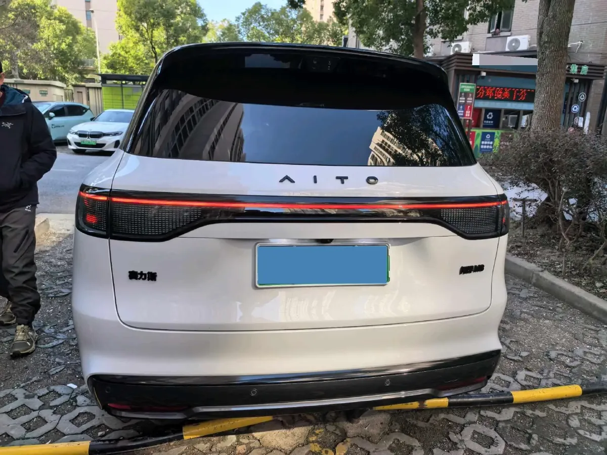 2025 AITO AITO M8 REEV 160HP REEV 53.4KWH,autocango,china used car exporter,china ev exporter,chinese used car exporter,chinese used ev exporter