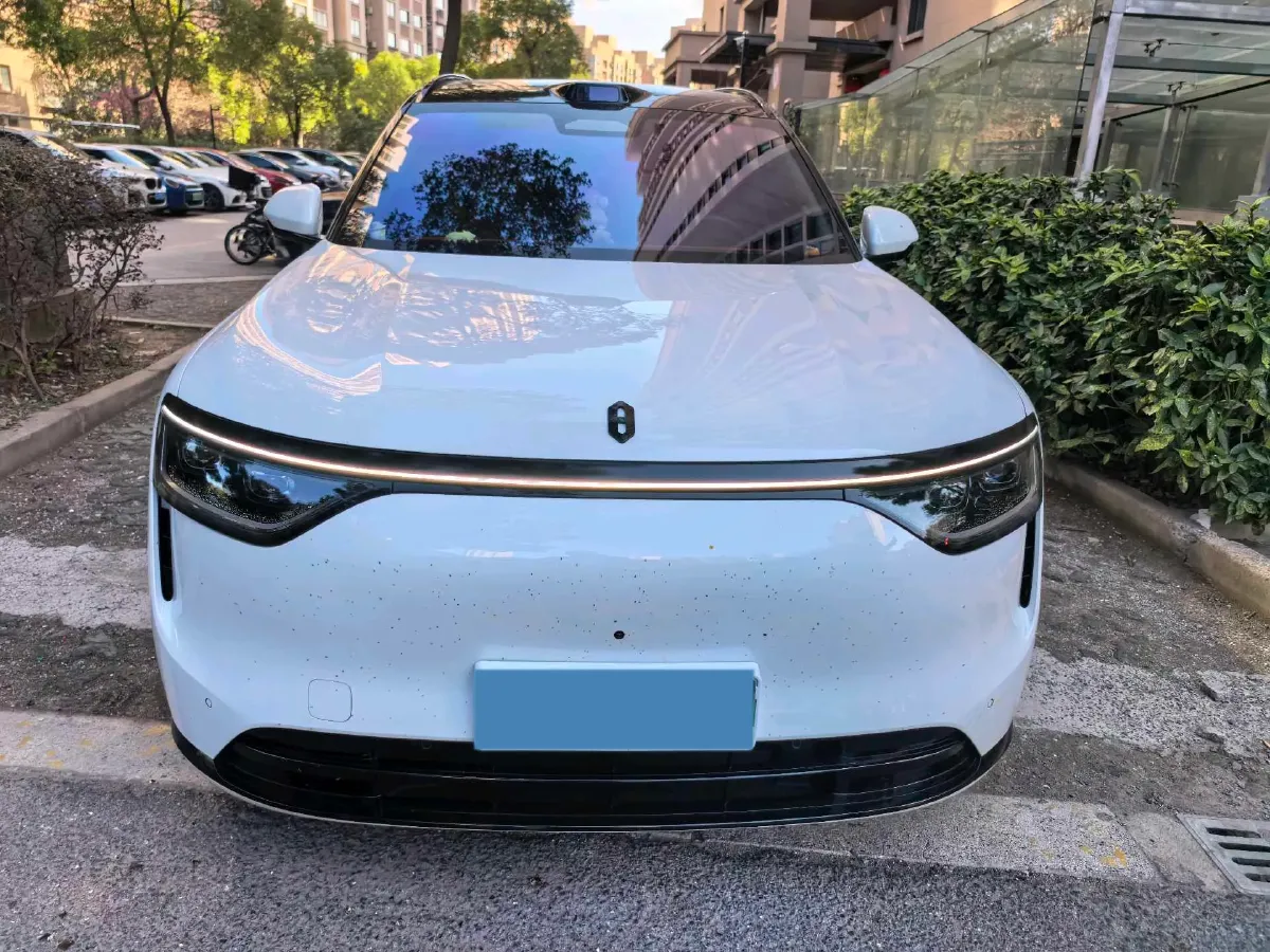 2025 AITO AITO M8 REEV 160HP REEV 53.4KWH,autocango,china used car exporter,china ev exporter,chinese used car exporter,chinese used ev exporter