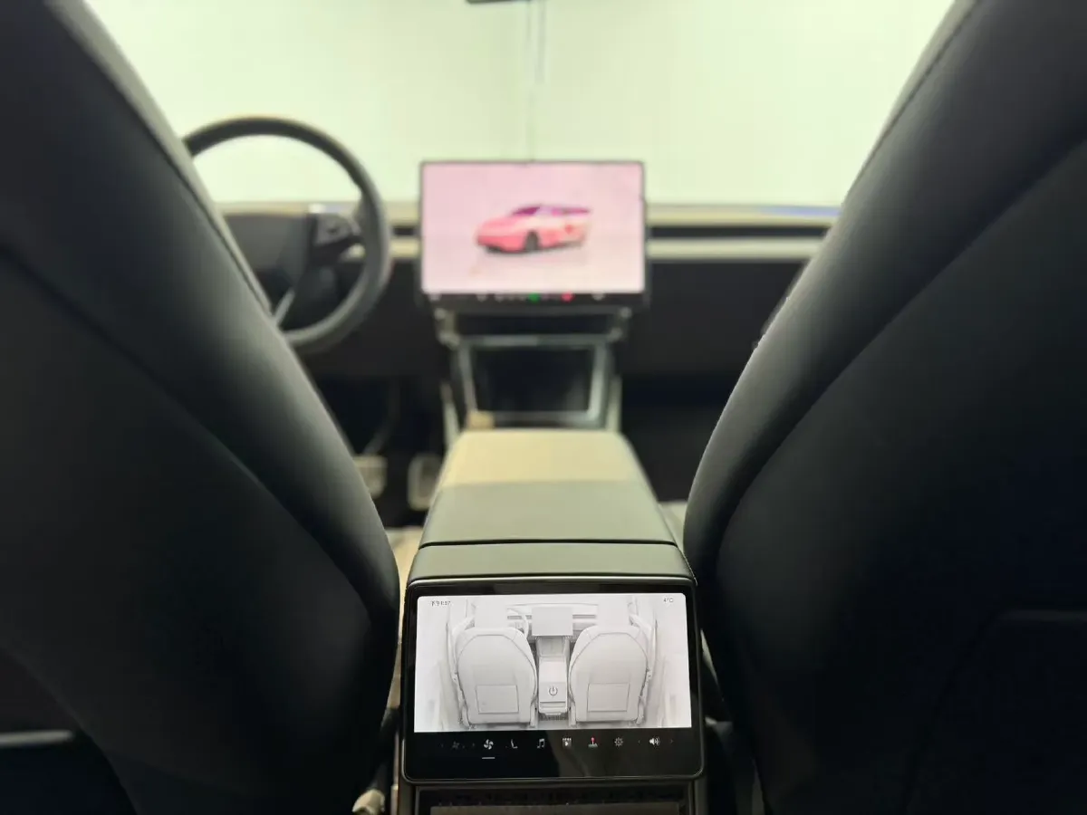 2025 Tesla Model Y BEV 62.5KWH,autocango,china used car exporter,china ev exporter,chinese used car exporter,chinese used ev exporter