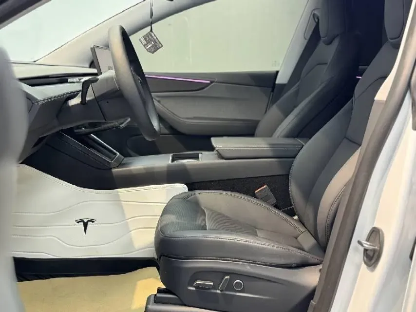 2025 Tesla Model Y BEV 62.5KWH,autocango,china used car exporter,china ev exporter,chinese used car exporter,chinese used ev exporter