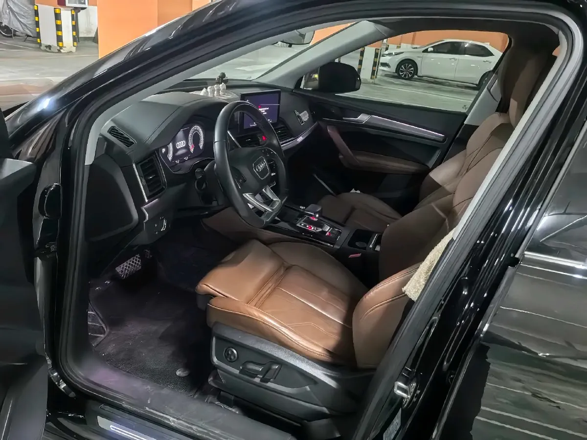 2022 Audi Q5L 2.0T 190HP L4 7DCT,autocango,china used car exporter,china ev exporter,chinese used car exporter,chinese used ev exporter