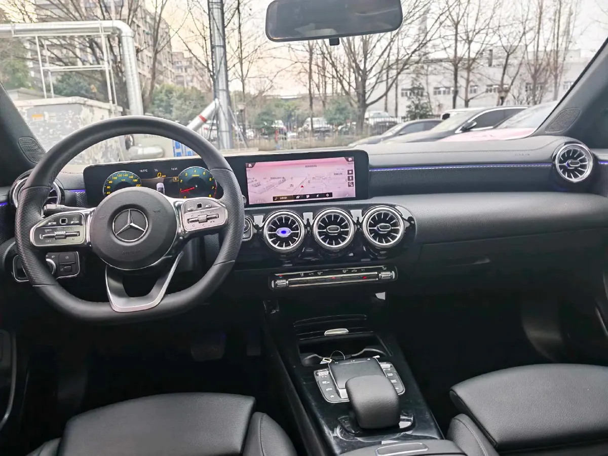 2022 Mercedes-Benz A Class 1.3T 163HP L4 7DCT,autocango,china used car exporter,china ev exporter,chinese used car exporter,chinese used ev exporter