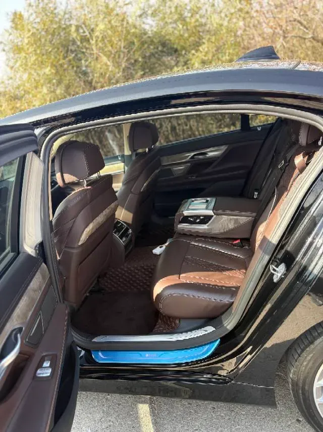 2021 BMW 7 Series 3.0T 340HP L6 8AT,autocango,china used car exporter,china ev exporter,chinese used car exporter,chinese used ev exporter