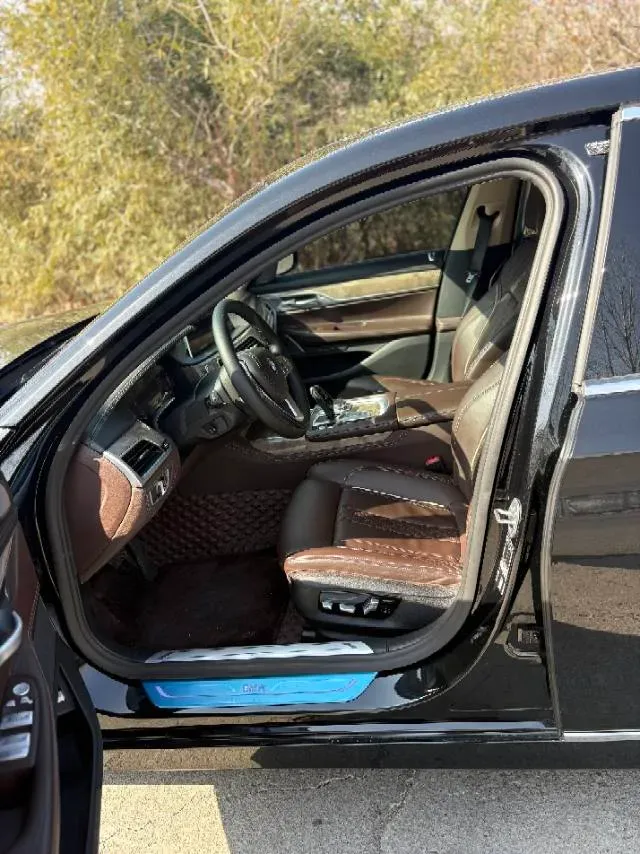 2021 BMW 7 Series 3.0T 340HP L6 8AT,autocango,china used car exporter,china ev exporter,chinese used car exporter,chinese used ev exporter