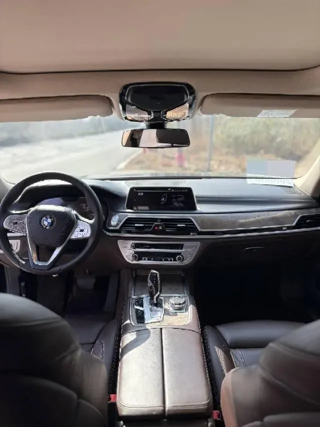 2021 BMW 7 Series 3.0T 340HP L6 8AT,autocango,china used car exporter,china ev exporter,chinese used car exporter,chinese used ev exporter