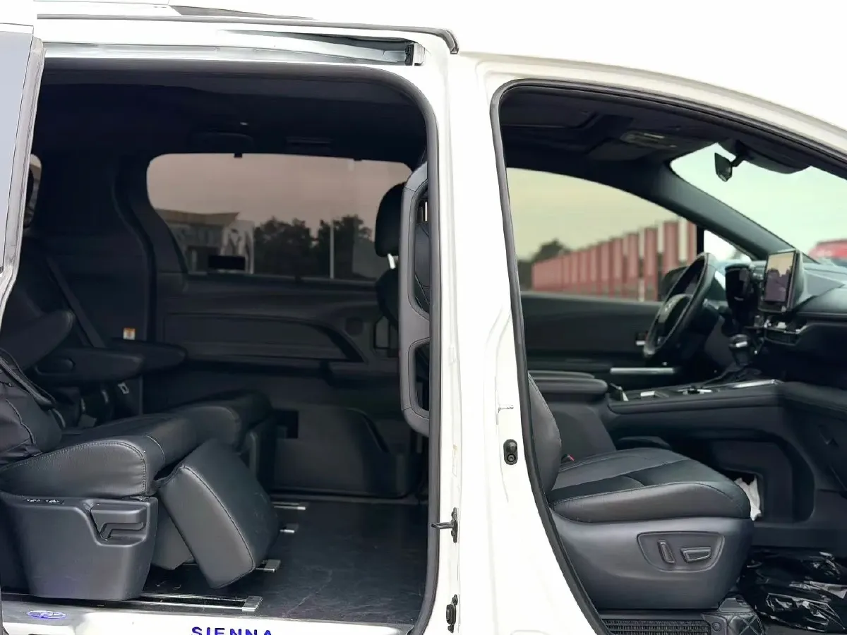 2023 Toyota Sienna 2.5L 189HP L4 E-CVT Hybrid,autocango,china used car exporter,china ev exporter,chinese used car exporter,chinese used ev exporter