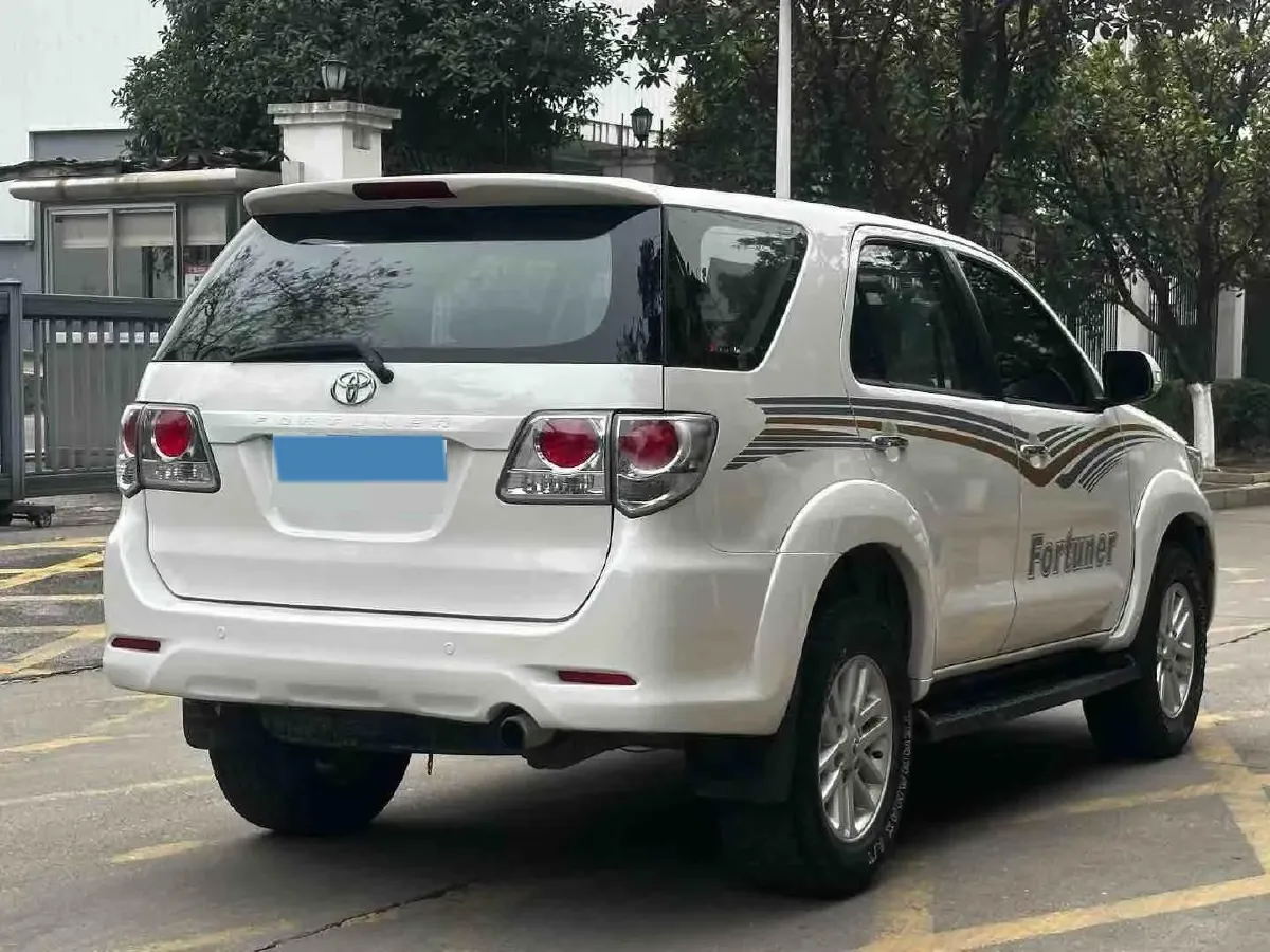 2011 Volvo C30 2.0L 145HP L4 6DCT,autocango,china used car exporter,china ev exporter,chinese used car exporter,chinese used ev exporter