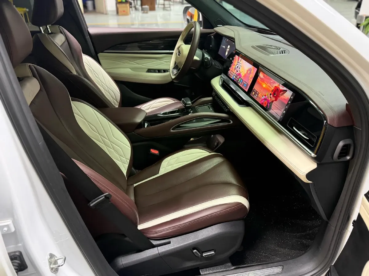 2021 Geely Monjaro 2.0T 218HP L4 7DCT,autocango,china used car exporter,china ev exporter,chinese used car exporter,chinese used ev exporter