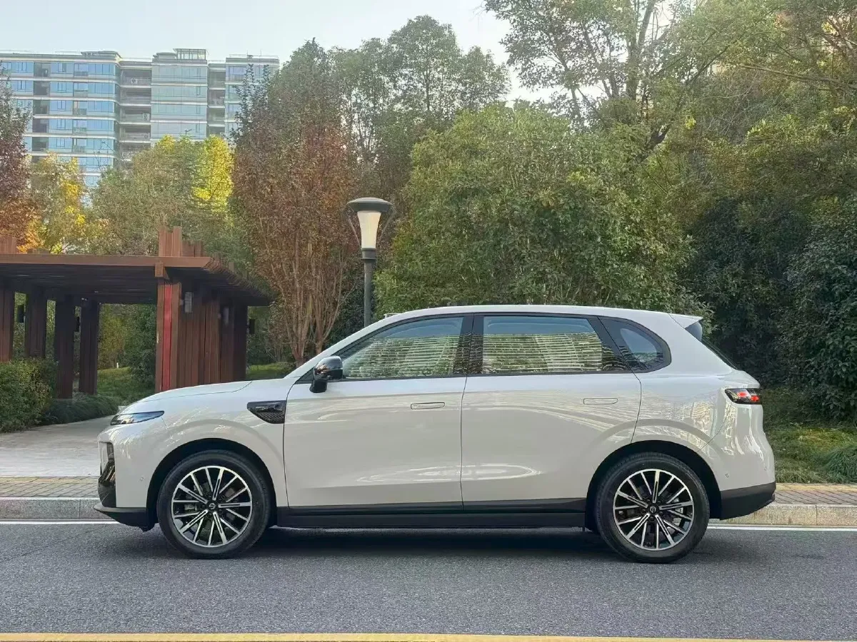 2025 Leapmotor B10 BEV 67.1KWH,autocango,china used car exporter,china ev exporter,chinese used car exporter,chinese used ev exporter