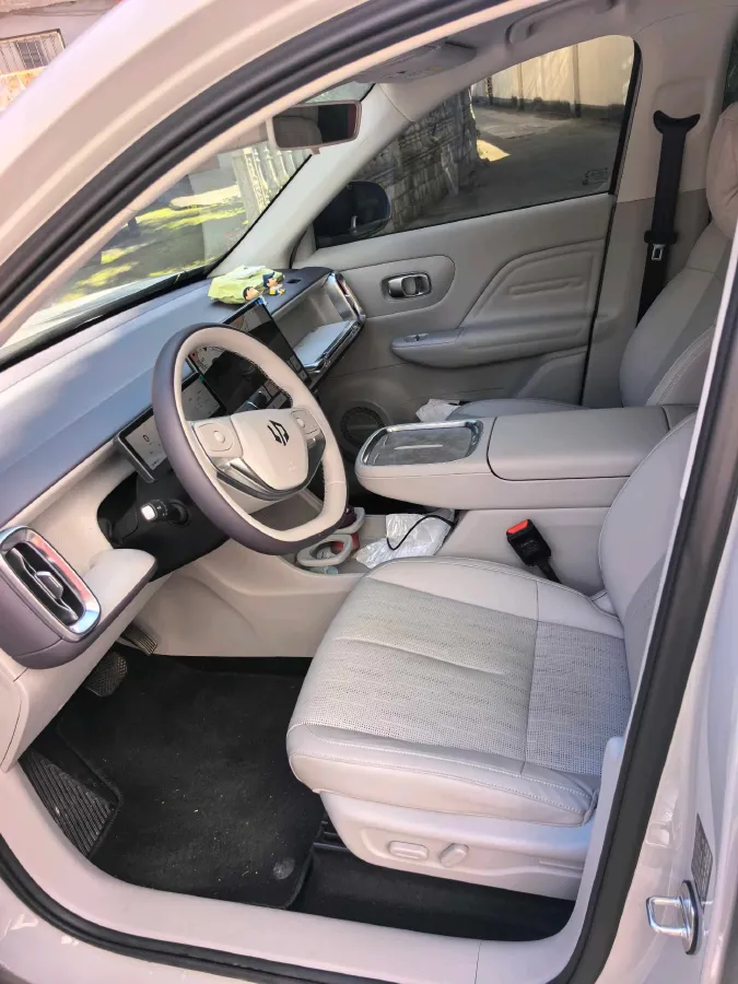 2025 Leapmotor B10 BEV 67.1KWH,autocango,china used car exporter,china ev exporter,chinese used car exporter,chinese used ev exporter