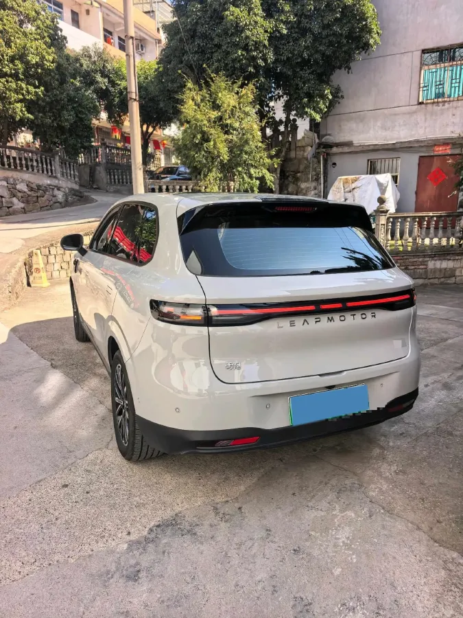 2025 Leapmotor B10 BEV 67.1KWH,autocango,china used car exporter,china ev exporter,chinese used car exporter,chinese used ev exporter
