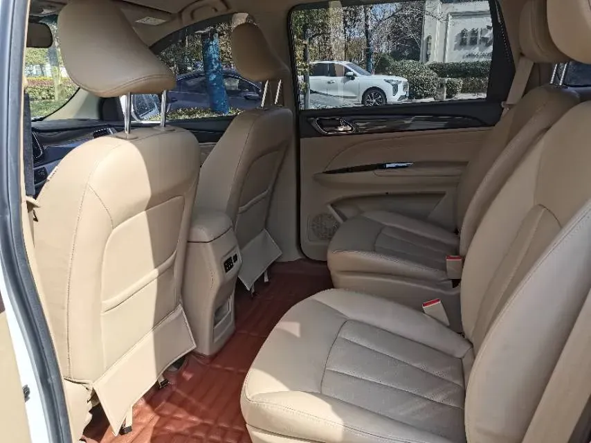 2016 BaoJun 560 1.5T 150HP L4 6MT,autocango,china used car exporter,china ev exporter,chinese used car exporter,chinese used ev exporter