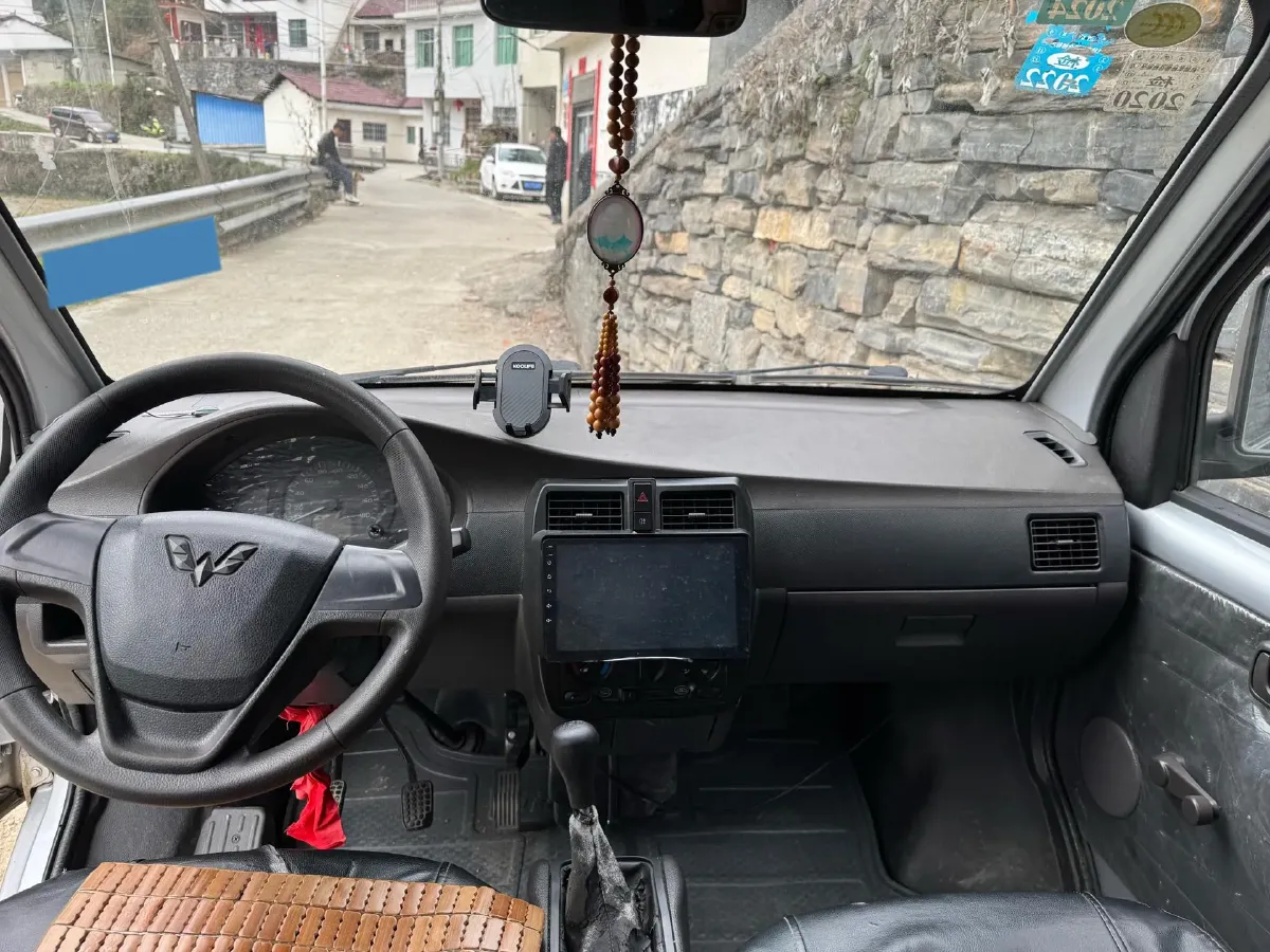 2015 WuLing RongGuang V 1.5L 112HP L4 5MT,autocango,china used car exporter,china ev exporter,chinese used car exporter,chinese used ev exporter