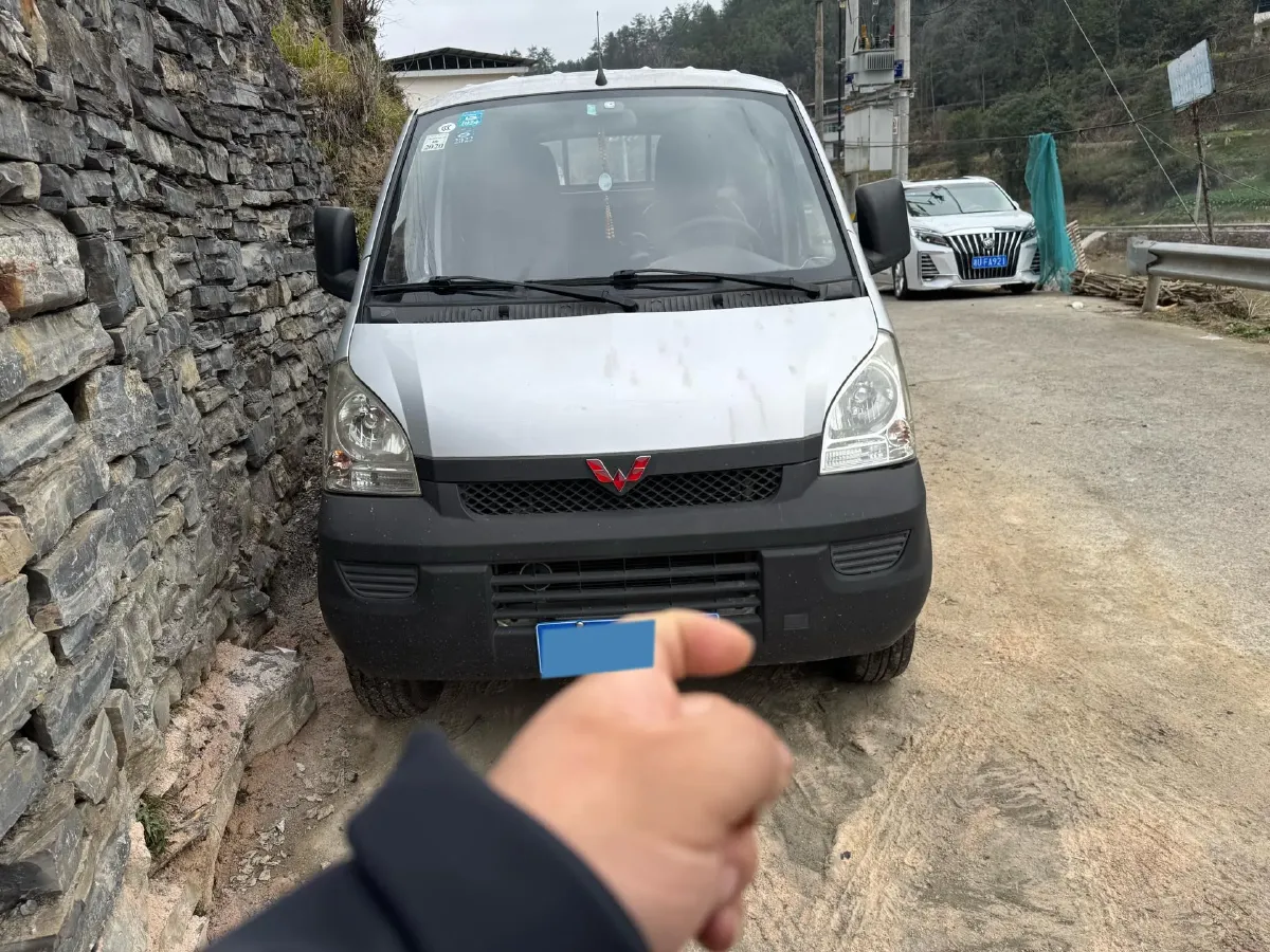 2015 WuLing RongGuang V 1.5L 112HP L4 5MT,autocango,china used car exporter,china ev exporter,chinese used car exporter,chinese used ev exporter