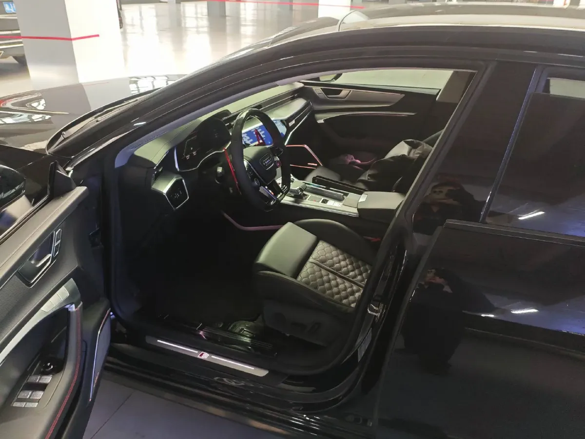 2024 Audi A7L 2.0T 245HP L4 7DCT,autocango,china used car exporter,china ev exporter,chinese used car exporter,chinese used ev exporter