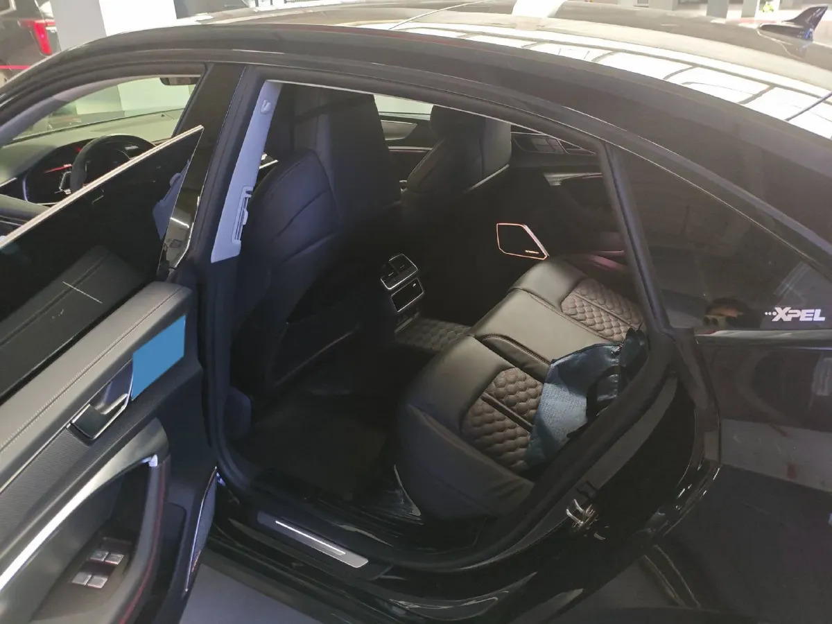 2024 Audi A7L 2.0T 245HP L4 7DCT,autocango,china used car exporter,china ev exporter,chinese used car exporter,chinese used ev exporter