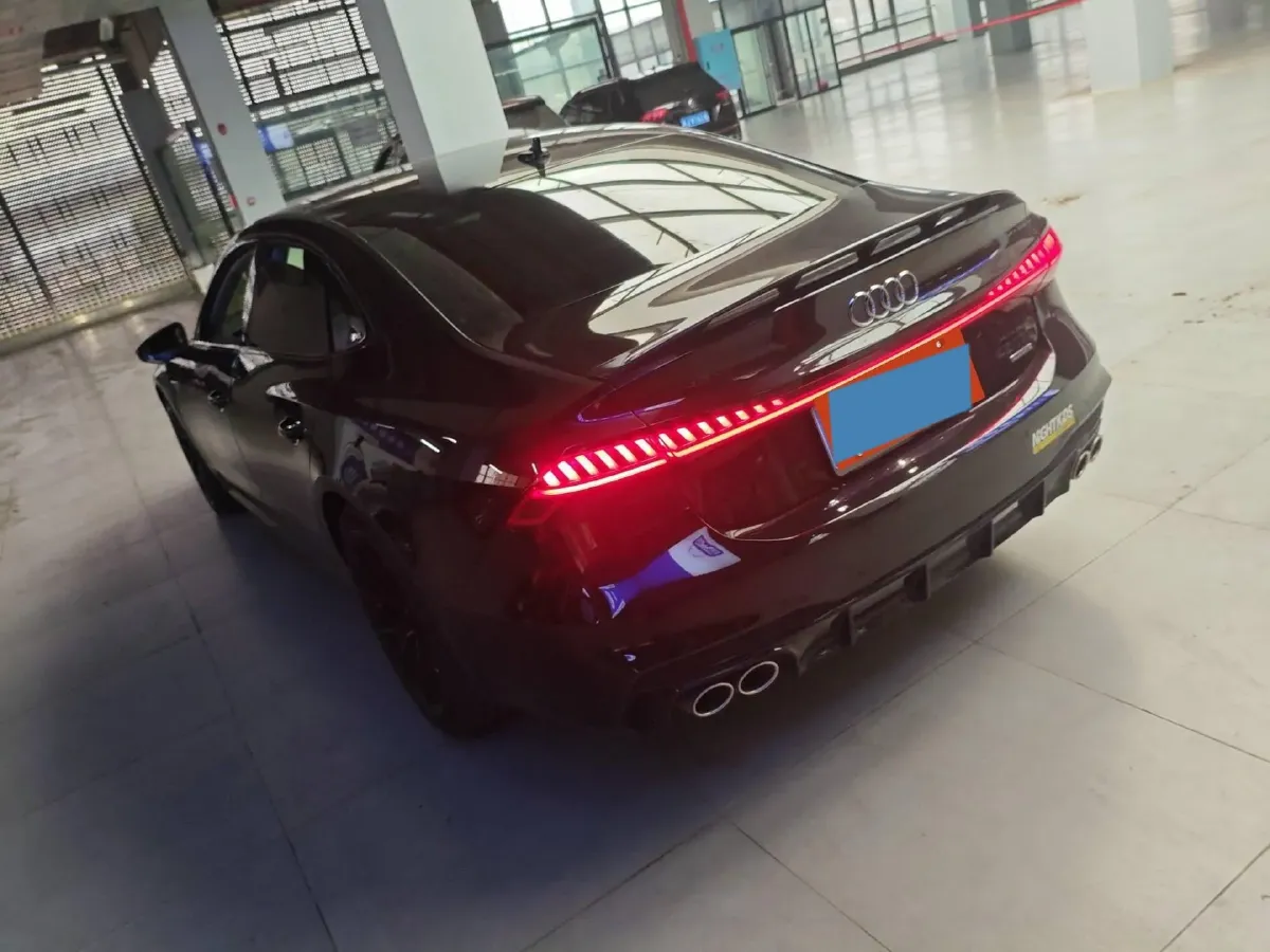 2024 Audi A7L 2.0T 245HP L4 7DCT,autocango,china used car exporter,china ev exporter,chinese used car exporter,chinese used ev exporter