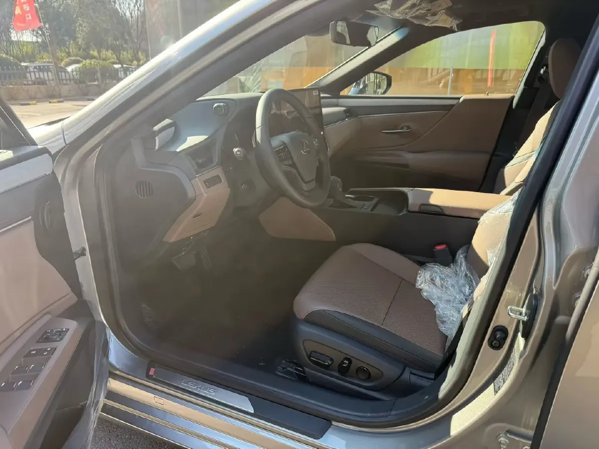 2025 Lexus ES 2.0L 173HP L4 CVT,autocango,china used car exporter,china ev exporter,chinese used car exporter,chinese used ev exporter