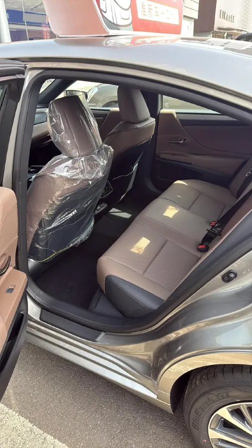 2025 Lexus ES 2.0L 173HP L4 CVT,autocango,china used car exporter,china ev exporter,chinese used car exporter,chinese used ev exporter