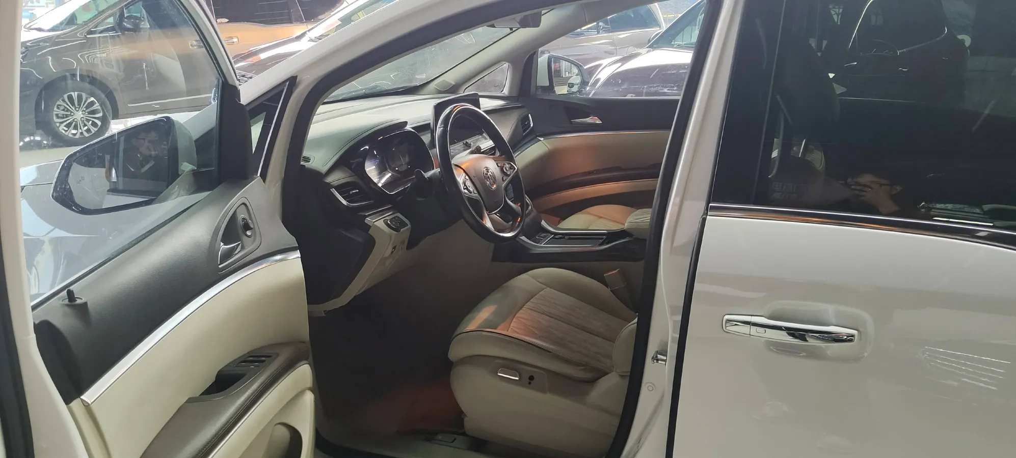 2021 Buick GL8 2.0T 237HP L4 9AT,autocango,china used car exporter,china ev exporter,chinese used car exporter,chinese used ev exporter