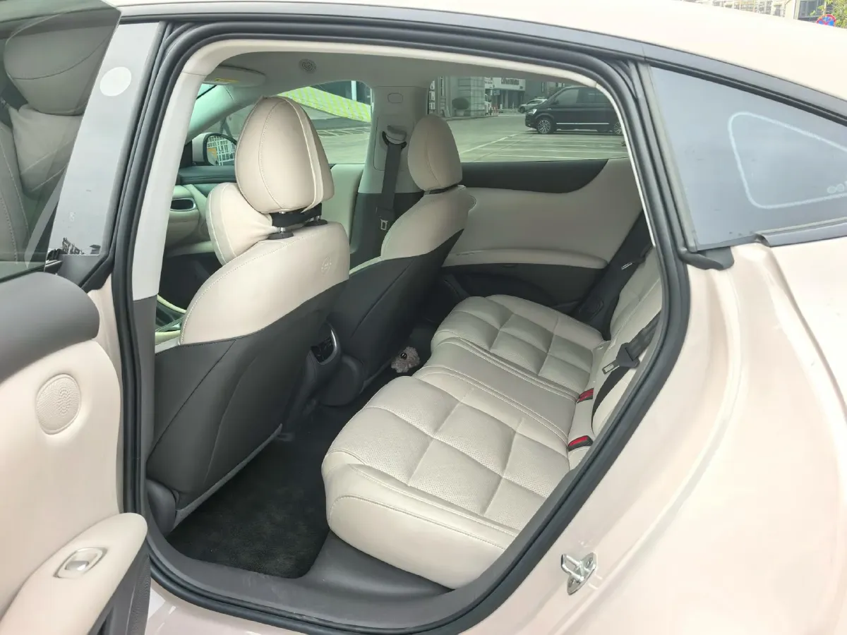 2024 IM L6 BEV 83KWH,autocango,china used car exporter,china ev exporter,chinese used car exporter,chinese used ev exporter