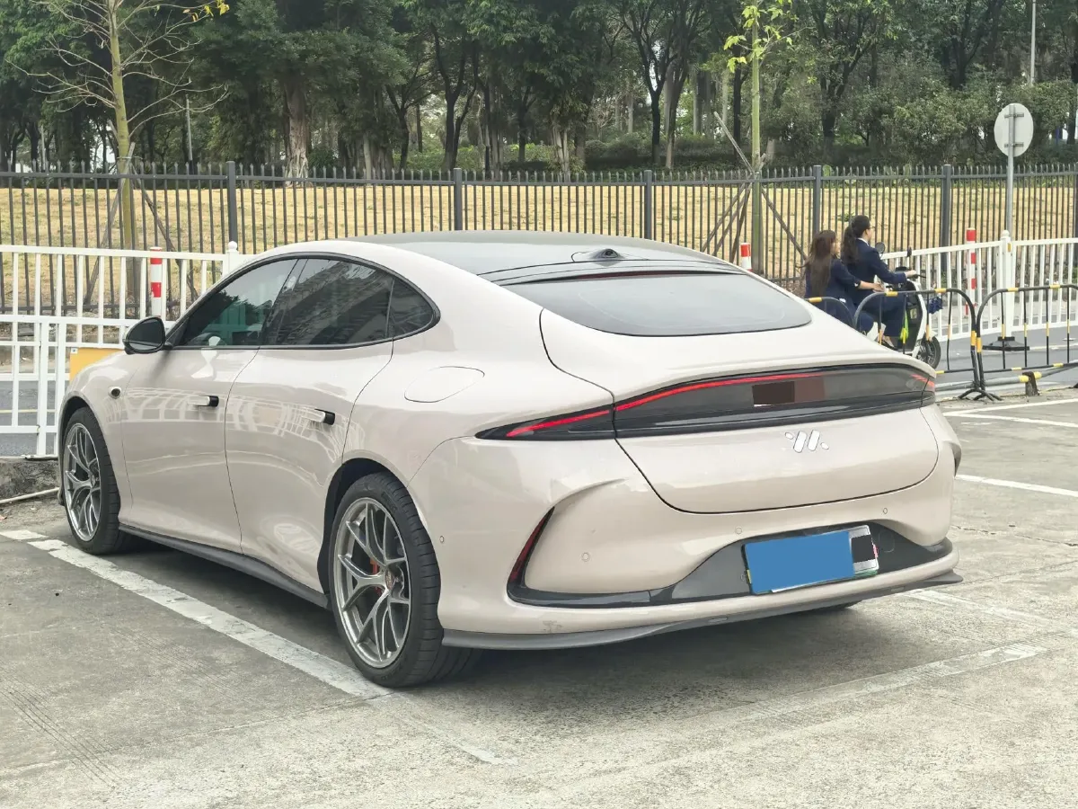 2024 IM L6 BEV 83KWH,autocango,china used car exporter,china ev exporter,chinese used car exporter,chinese used ev exporter