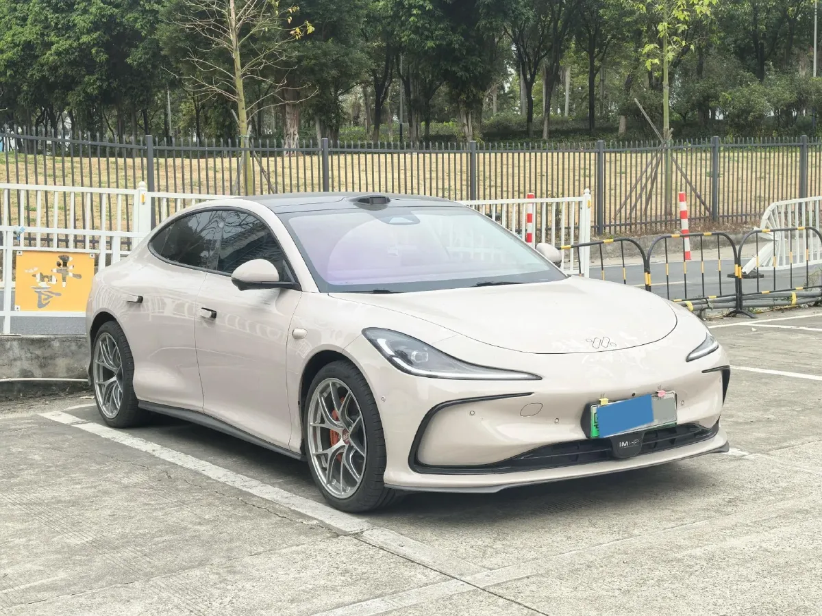 2024 IM L6 BEV 83KWH,autocango,china used car exporter,china ev exporter,chinese used car exporter,chinese used ev exporter