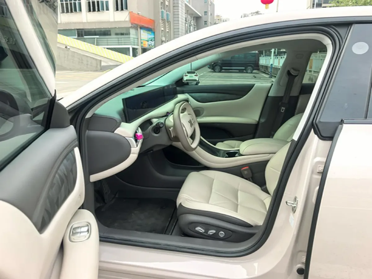 2024 IM L6 BEV 83KWH,autocango,china used car exporter,china ev exporter,chinese used car exporter,chinese used ev exporter