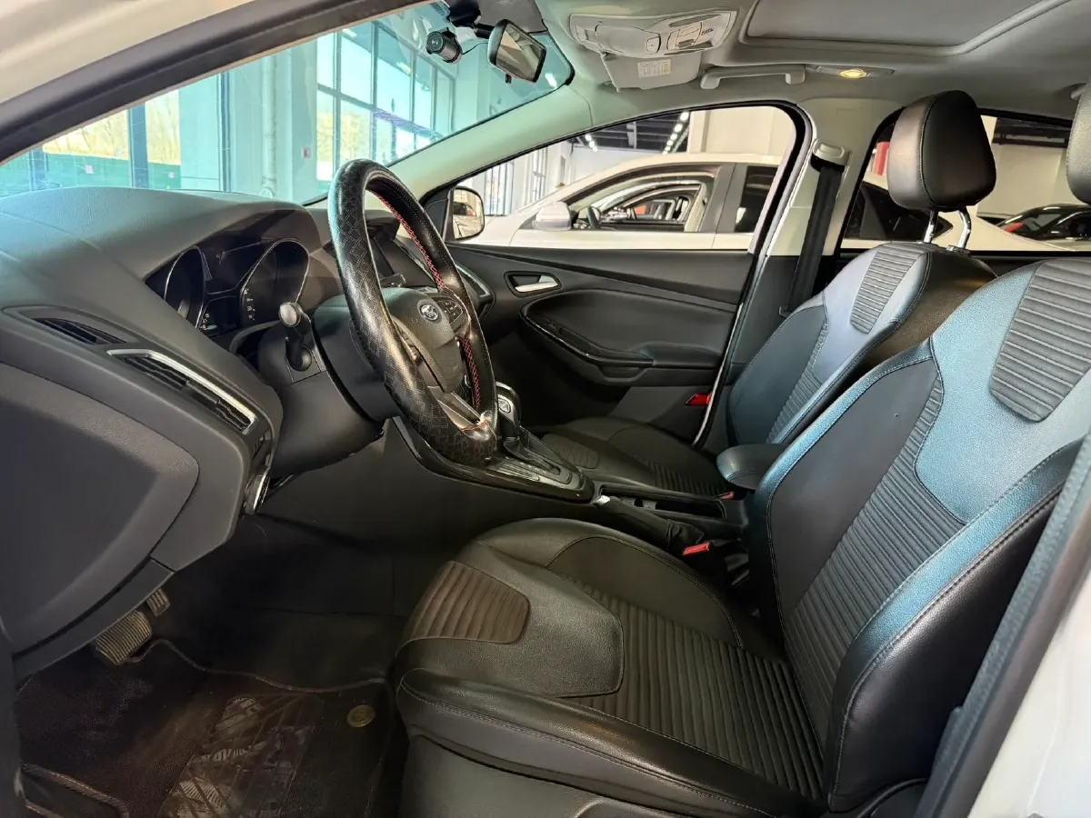 2018 Ford Focus 1.6L 125HP L4 6DCT,autocango,china used car exporter,china ev exporter,chinese used car exporter,chinese used ev exporter