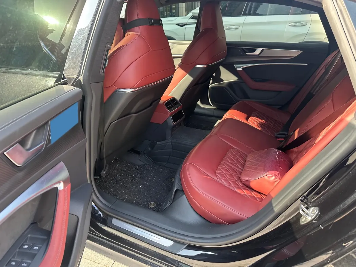 2024 Audi A7L 2.0T 245HP L4 7DCT,autocango,china used car exporter,china ev exporter,chinese used car exporter,chinese used ev exporter