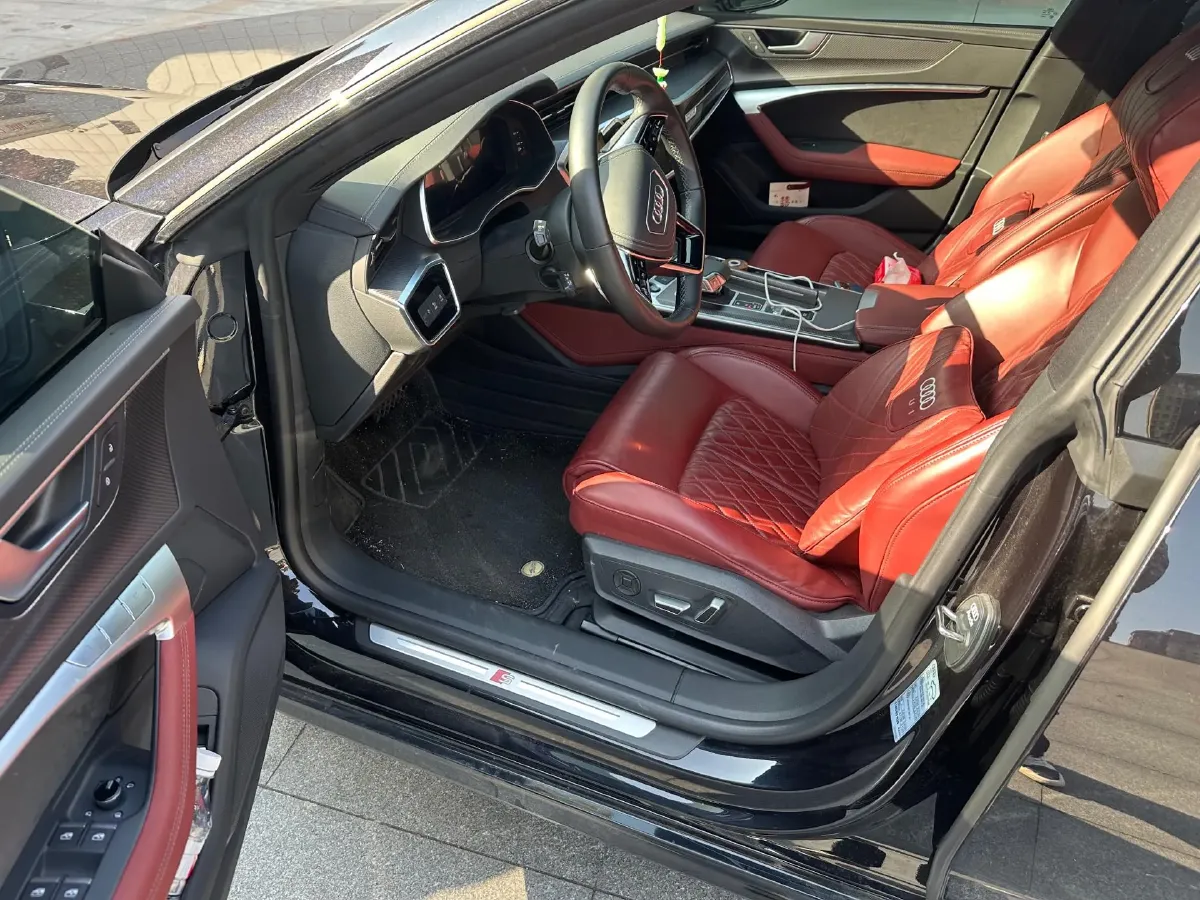 2024 Audi A7L 2.0T 245HP L4 7DCT,autocango,china used car exporter,china ev exporter,chinese used car exporter,chinese used ev exporter