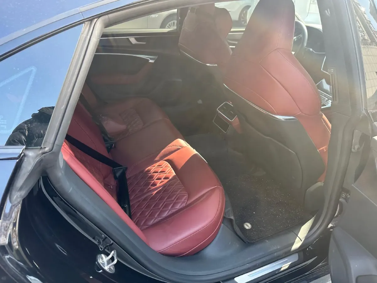 2024 Audi A7L 2.0T 245HP L4 7DCT,autocango,china used car exporter,china ev exporter,chinese used car exporter,chinese used ev exporter