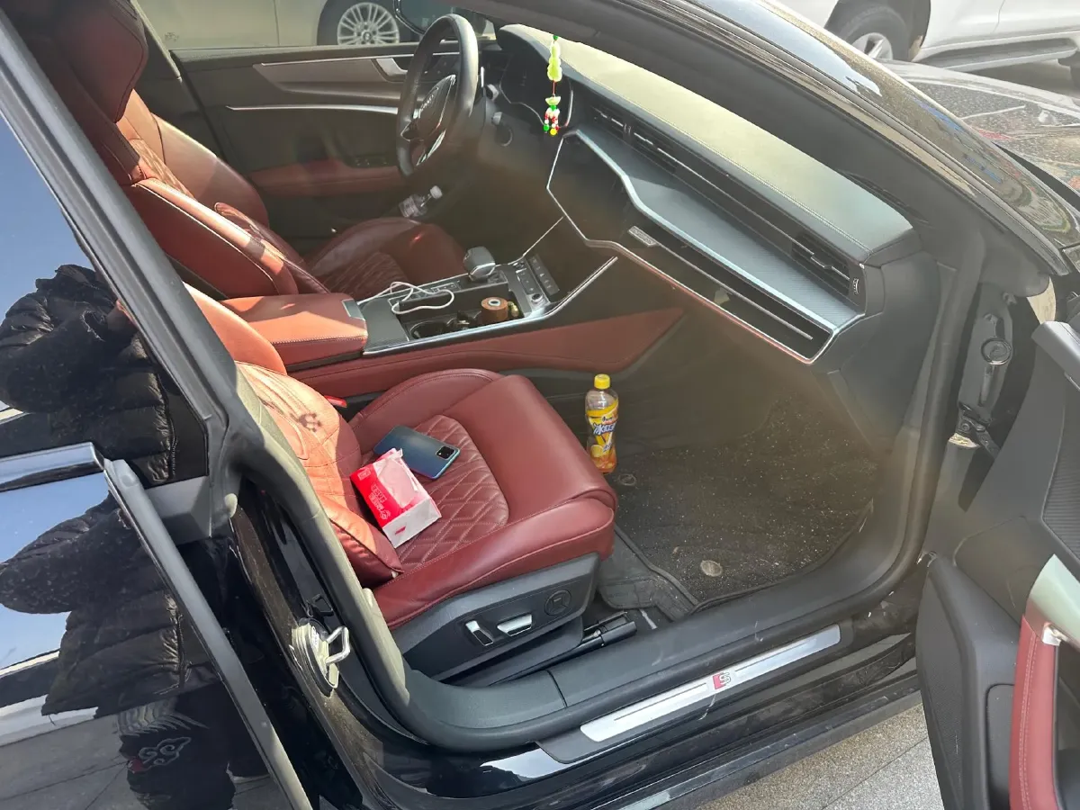 2024 Audi A7L 2.0T 245HP L4 7DCT,autocango,china used car exporter,china ev exporter,chinese used car exporter,chinese used ev exporter