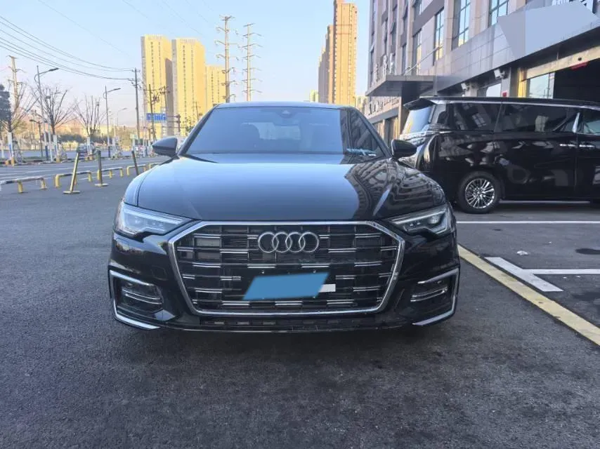 2025 Audi A6L 2.0T 190HP L4 7DCT,autocango,china used car exporter,china ev exporter,chinese used car exporter,chinese used ev exporter