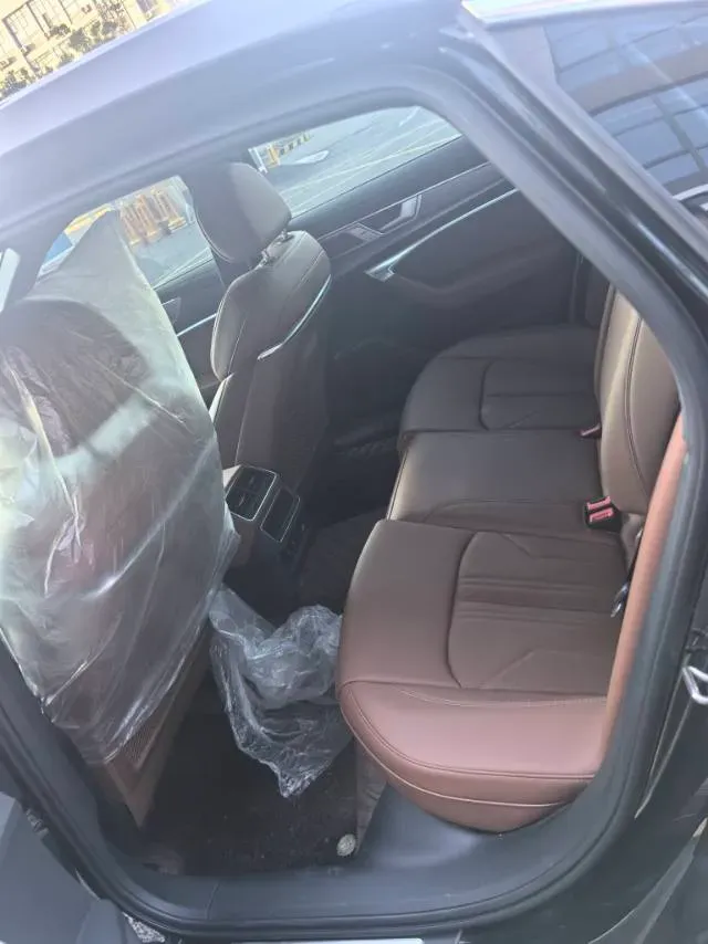 2025 Audi A6L 2.0T 190HP L4 7DCT,autocango,china used car exporter,china ev exporter,chinese used car exporter,chinese used ev exporter
